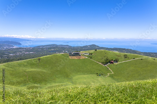 Wallpaper Mural 快晴の大室山 Torontodigital.ca