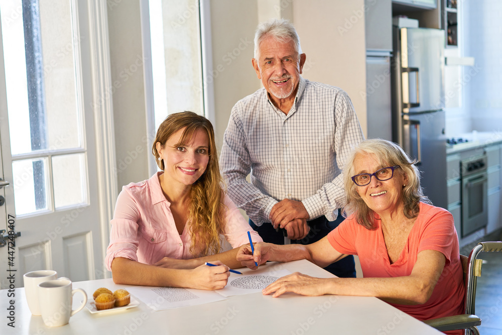 Obraz premium Young woman and senior couple doing memory training