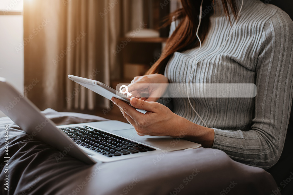 Naklejka premium Women are sitting searching for information at home office.