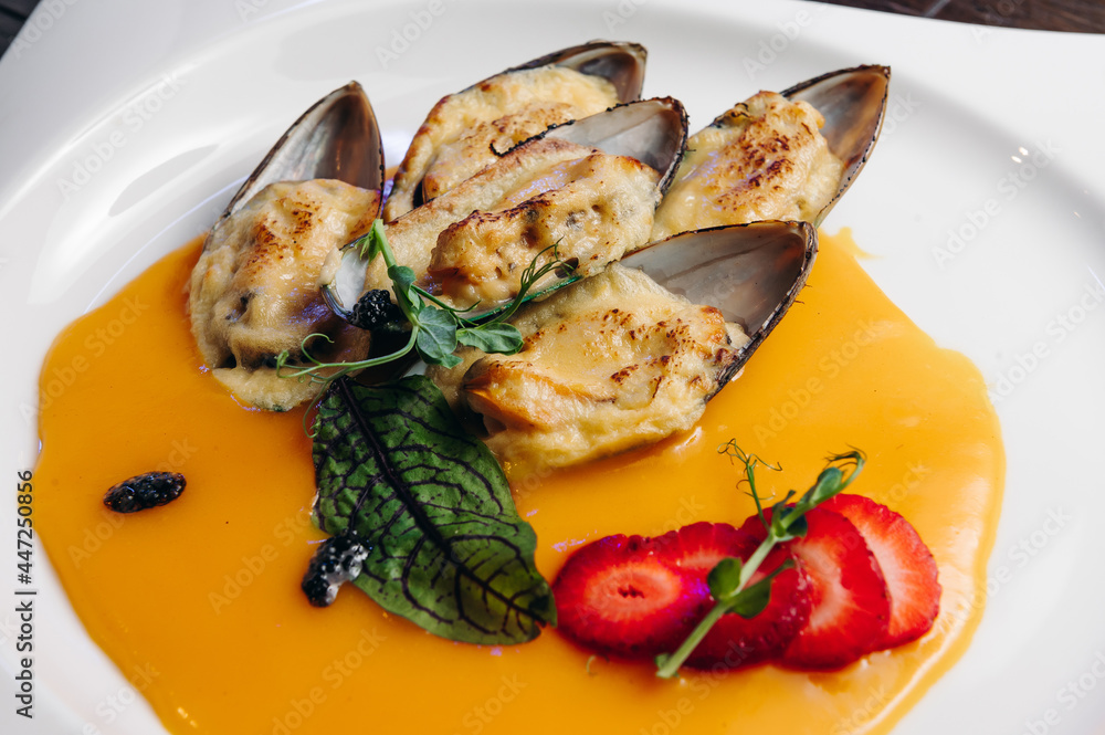 fresh mussel baked with cheese in sauce fresh mussel baked with cheese in sauce