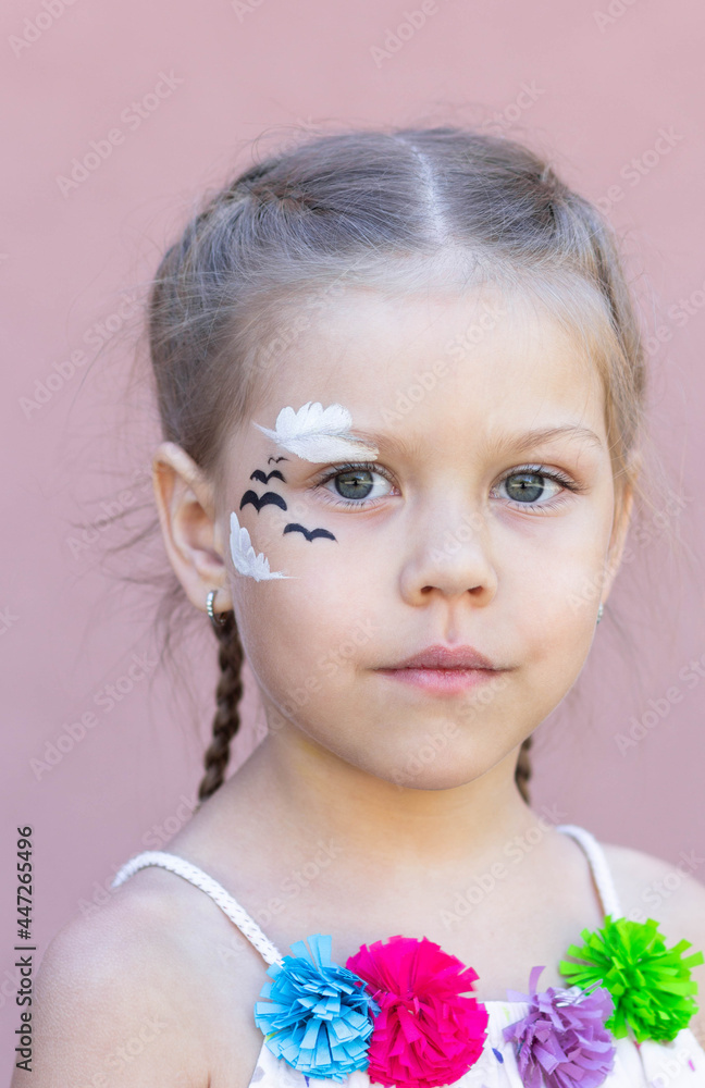 Fototapeta premium Portrait of caucasian girl of five years old looking at camera on the purple background