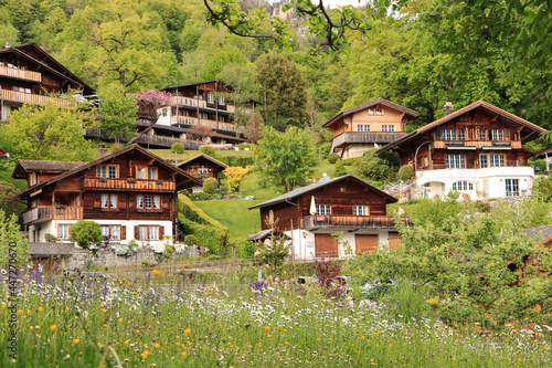 Traditionelle Alpenländische Bauweise in Brienz-Dorf (Berner Oberland) photo