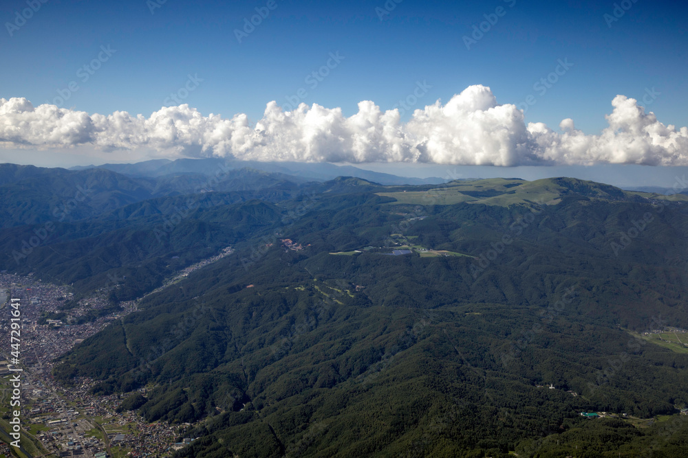 長野県茅野市上空から霧ヶ峰方向を空撮