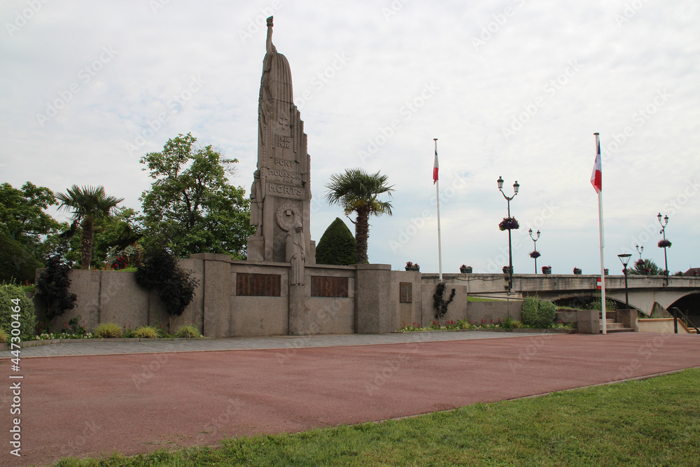 war memorial in pont-a-mousson in lorraine (france)