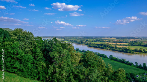 Fototapeta Naklejka Na Ścianę i Meble -  Blick von der Walhalla auf die Donau