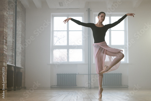 Ballet dancer keeping the rack