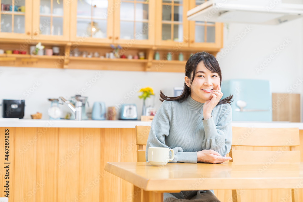 リラックスする女性 リラックスする女性