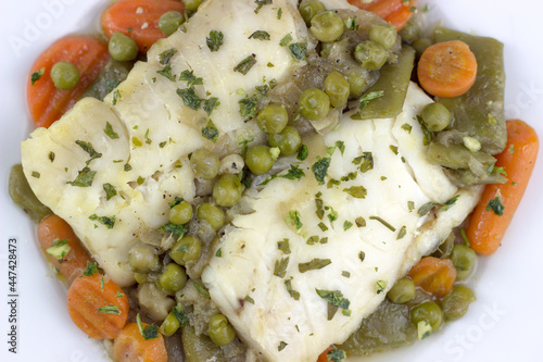 guisos_platos_dieta_merluza_menestra_neutro / stews_plates_diet_hake_menestra_detalle