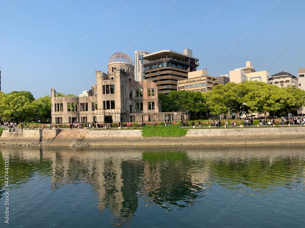 原爆ドーム　広島県　平和を