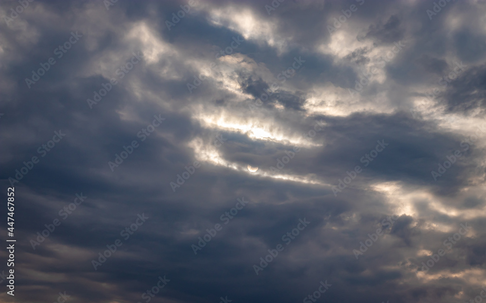 Fototapeta premium cloudy sky with sun at dusk from low angle