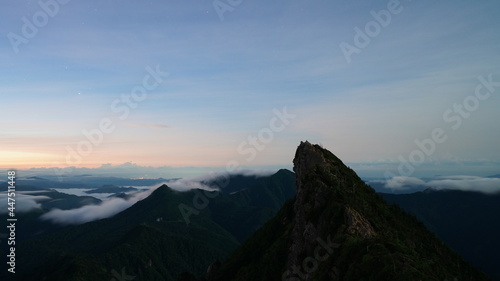 Fototapeta Naklejka Na Ścianę i Meble -  石鎚山　山頂からの夜明けからの日の出