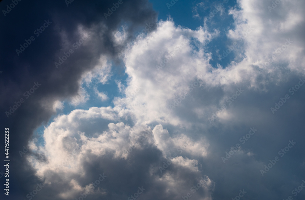 Obraz premium Nubes sin sol.