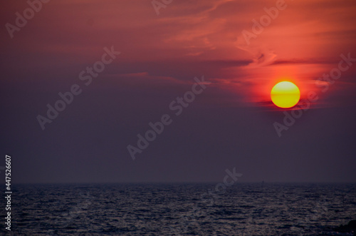 Fototapeta Naklejka Na Ścianę i Meble -  Sun over the lake