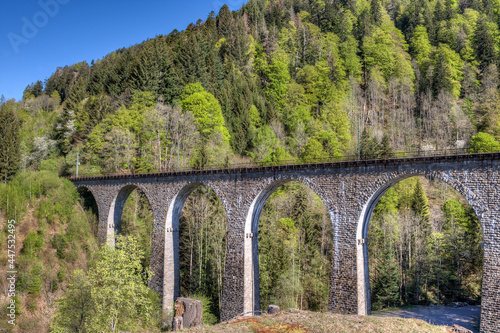 The 37 m high and 224 m long Ravenna Bridge is a viaduct of the H  llental Railway and the successor to the bridge built in 1887.