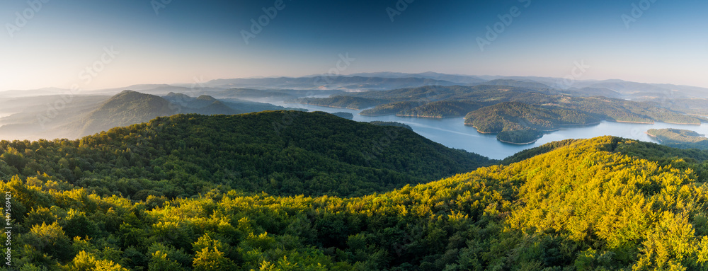 Obraz na płótnie Lake Solina at sunrise, Solina, Polańczyk, Bieszczady, sunrise w salonie
