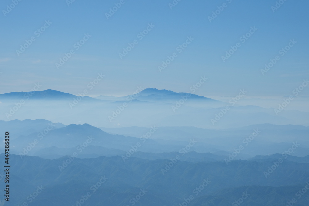 雲海と北アルプスの山々。Panoramic view of sea ​​of ​​clouds at Japanese North Alps. Mt.Shirouma