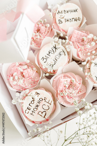 Pink cupcakes for the party to the white box