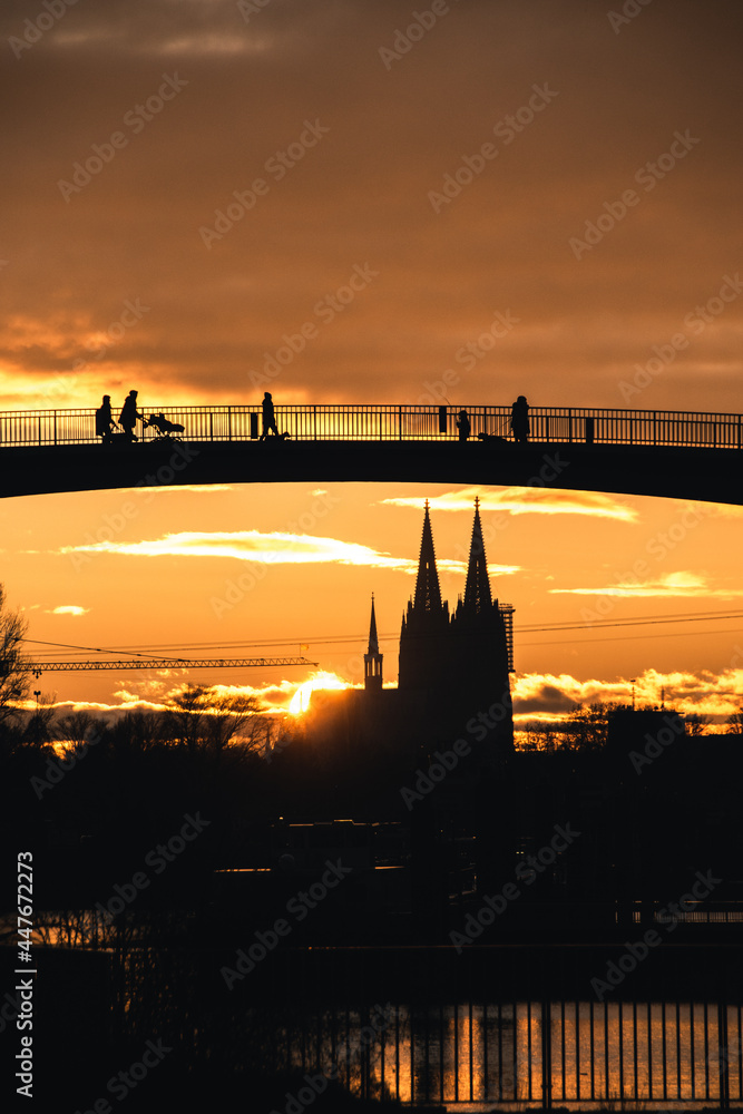 Naklejka premium Kölner Dom - Sonnenuntergang
