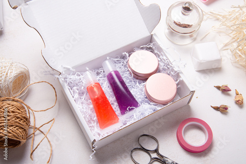 Set of homemade lip gloss in cardboard box © mdbildes