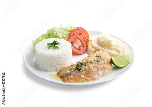 Prato executivo com filet de pescada frita com arroz, salada e purê de batatas, visto de baixo e isolado com path