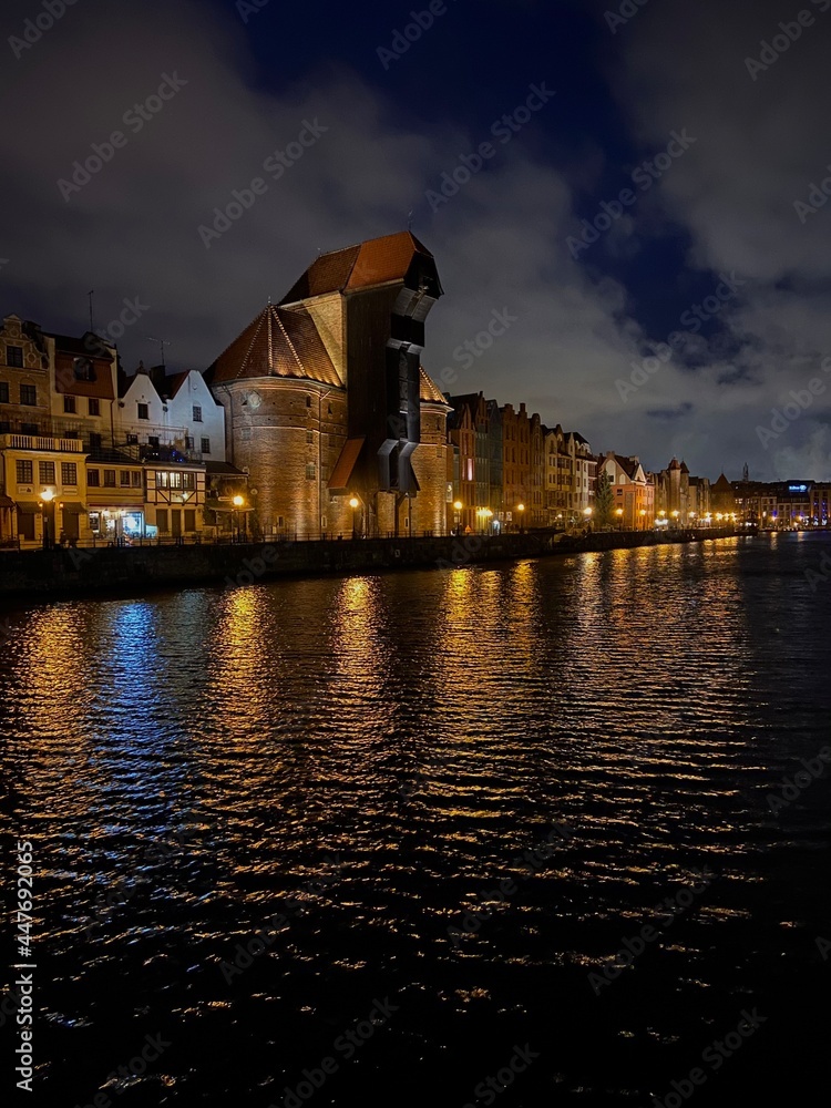 Naklejka premium Noche en Gdansk