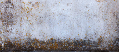 Stara ściana muru z teksturą  pęknięć z brązowym nalot,em.