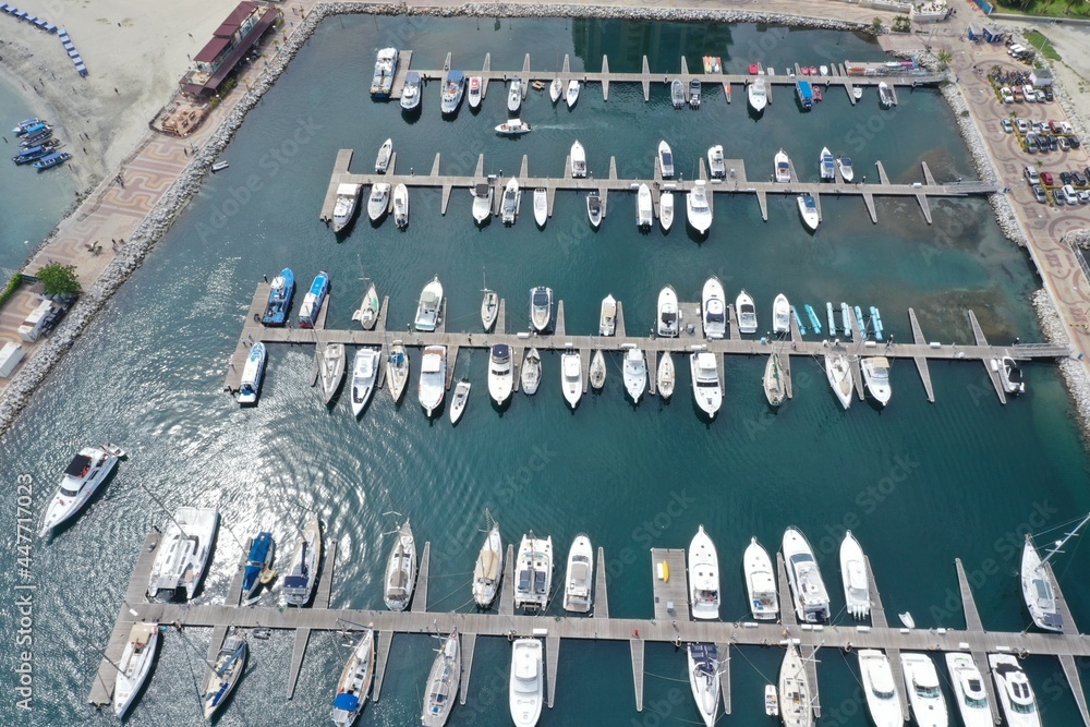 Marina, toma aérea de la marina, foto barcos. Marina, toma aérea de la marina, foto barcos.
