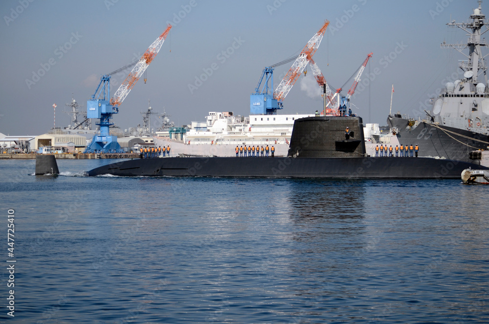 Fototapeta premium 出航する潜水艦