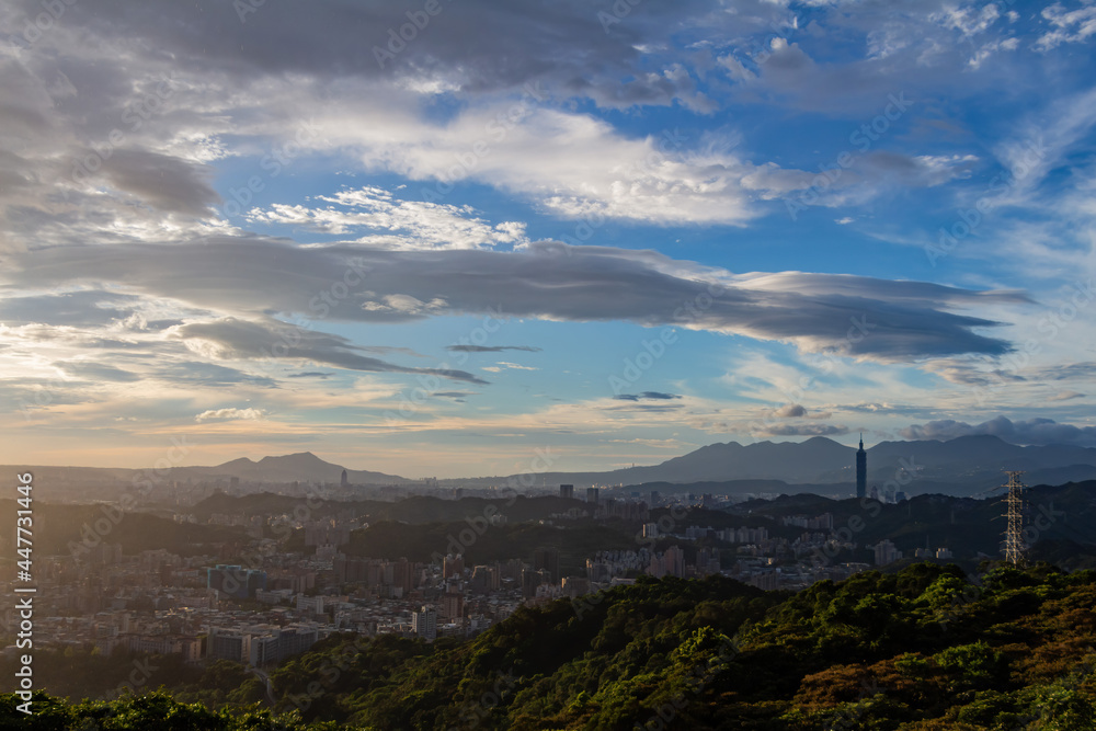Fototapeta premium Sunset high angle view of the cityscape form Wenshan District