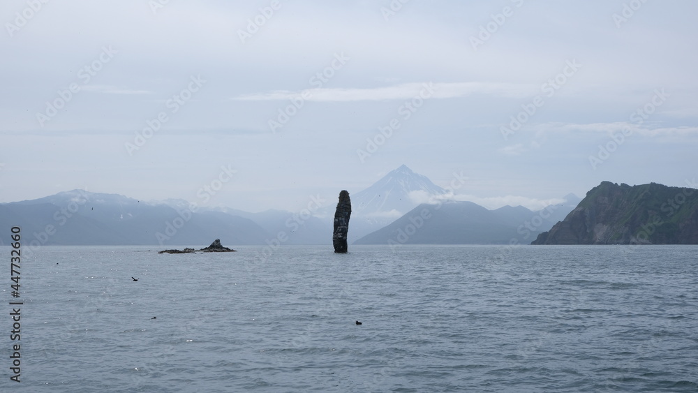 Obraz premium boat trip with fishing in the waters of the pacific ocean in summer