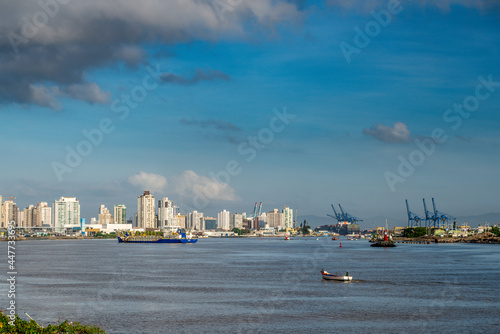 Vista da cidade e dos portos de Itajaí e Navegantes, Itajaí, SC.
