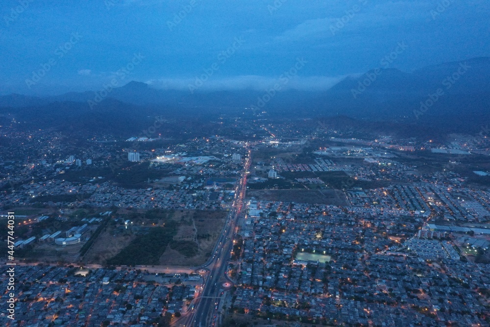 Obraz premium Foto aérea de nocturna