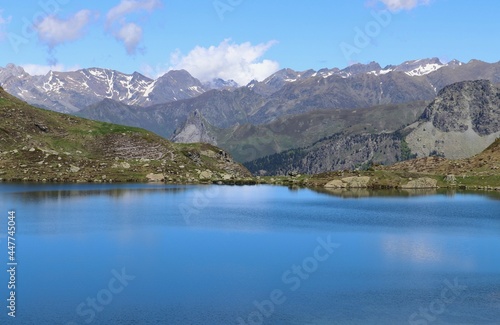 Fototapeta Naklejka Na Ścianę i Meble -  lac de montagne