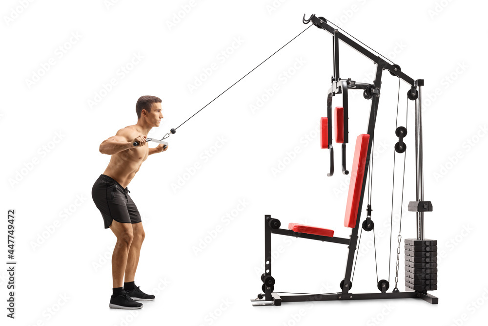 Obraz premium Bodybuilder exercising chests on a fitness machine