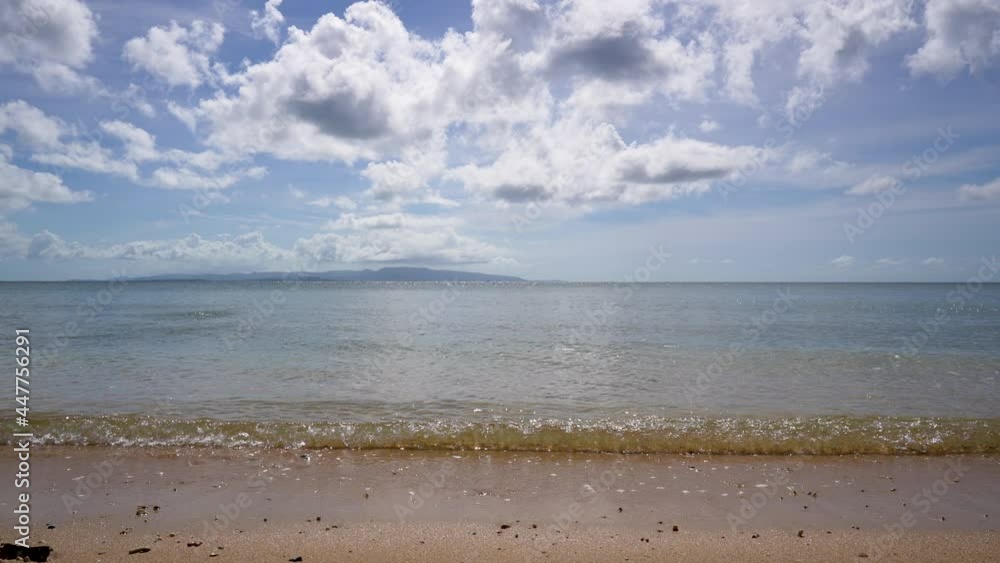 沖縄の美しい海のスローモーション映像 Slow motion video of Okinawa's beautiful ocean 沖縄の美しい海のスローモーション映像 Slow motion video of Okinawa's beautiful ocean