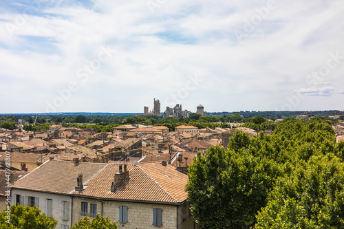 Vue sur la ville de Beaucaire depuis les remparts du Château de Beaucaire (Occitanie, France) photo