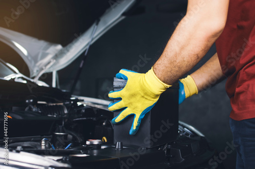 Fotografie Technician replaced new battery of the car