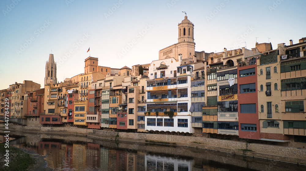 Girona, Catedral y casas desde el rio onyar
