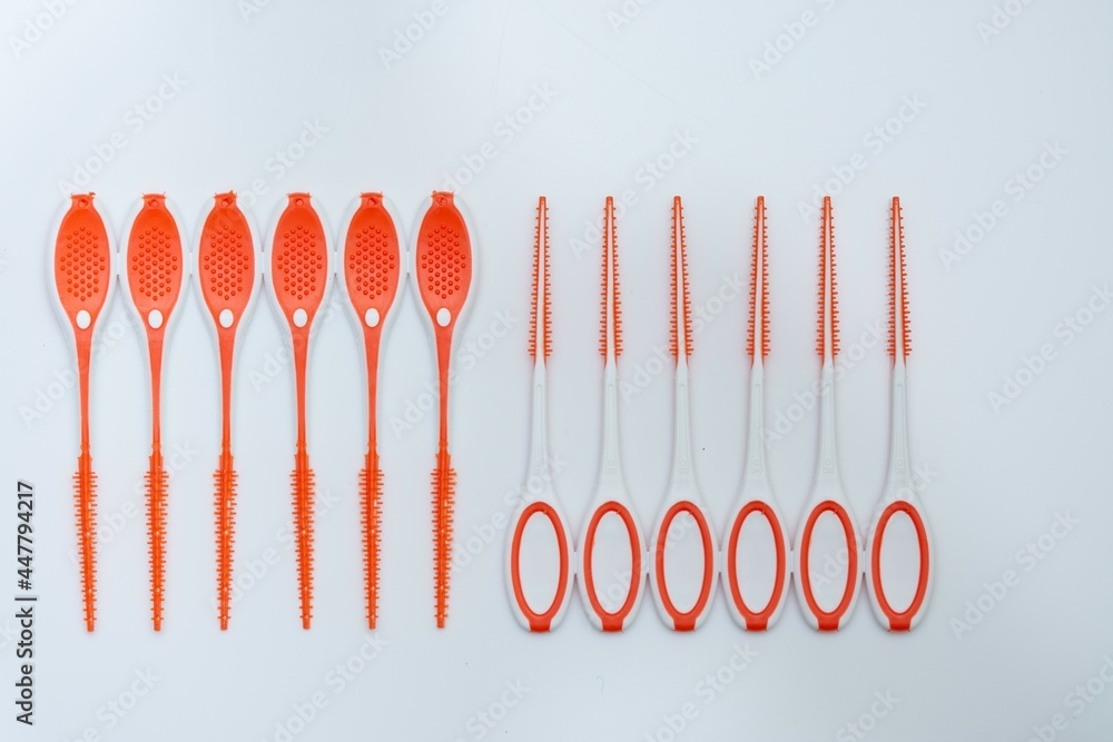 10 orange interdental toothbrushes
0.45 mm on white 10 orange interdental toothbrushes
0.45 mm on white