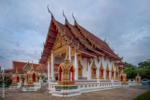 Photography Buddhist temple of red, white and gold tones on the Thai island of Phuket on a s