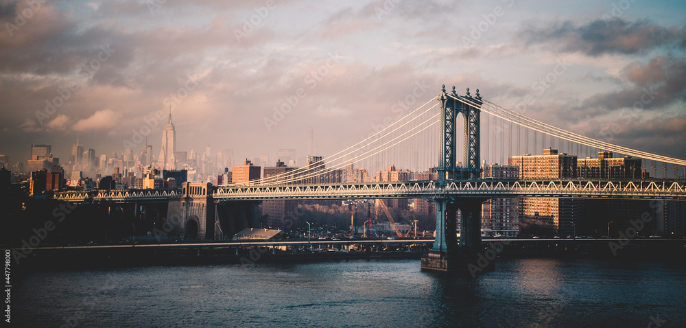 Fototapeta premium View of Williamsburg Bridge in New York City