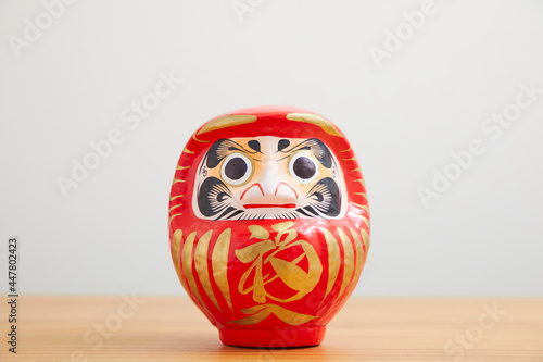 テーブルの上のだるま