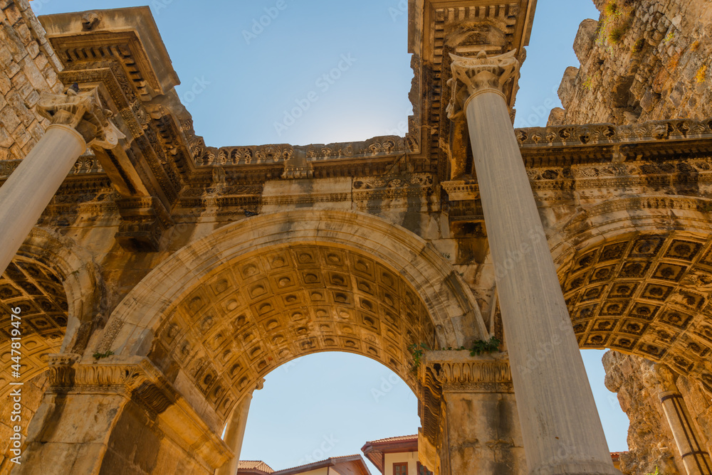 Obraz premium ANTALYA, TURKEY: Adrian Gate. Antique ancient construction of marble and limestone.