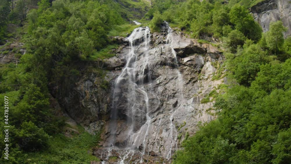 Wasserfall in den Alpen