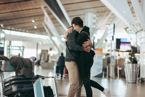 Fotografija Woman hugging man after arrival from trip