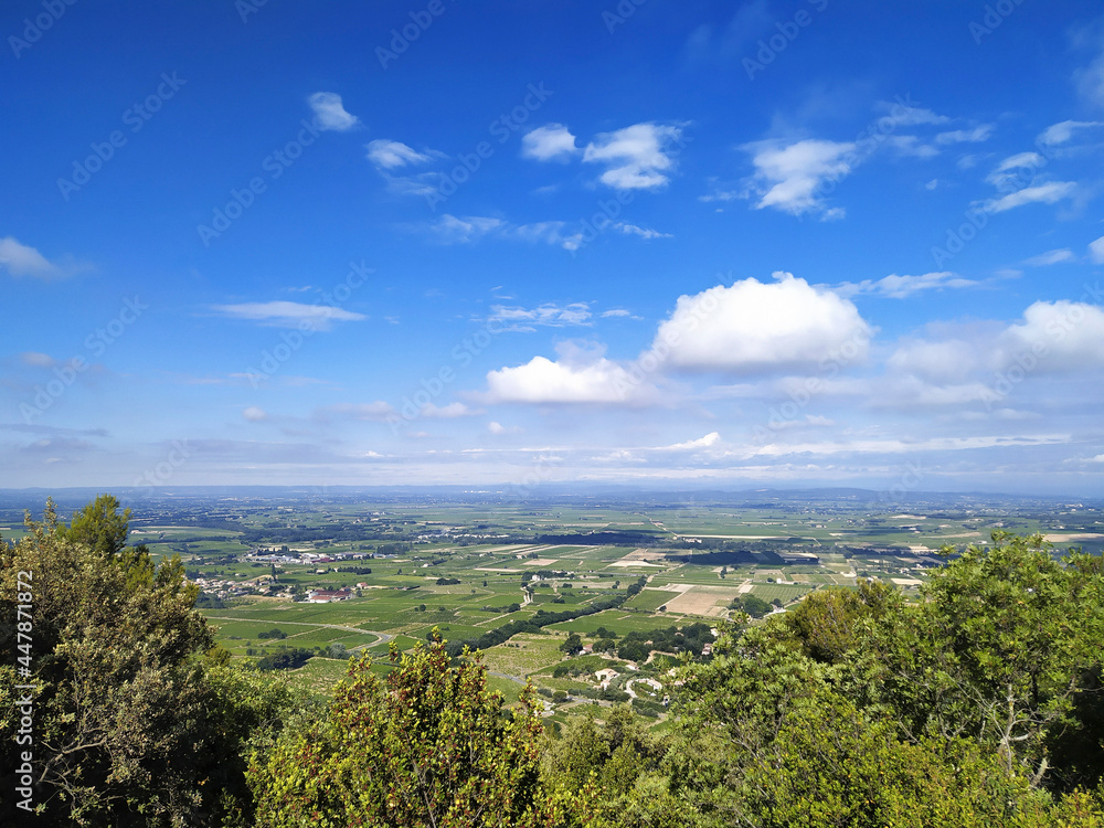 vue de la campagne autour de la ville de Vaison-la-Romaine