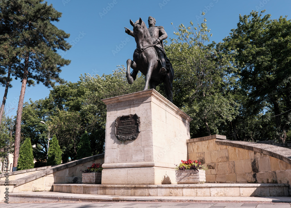 Obraz premium View of genaral Ermolov monument in central park (Cascade) on sunny day. Pyatigorsk, Stavropol Krai, Russia.