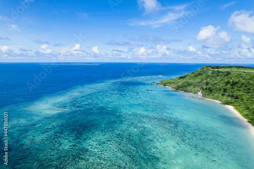 沖縄宮古島の絶景コバルトブルーの海の写真