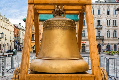 Replika Dzwonu Zygmunta na Małym Rynku w Krakowie