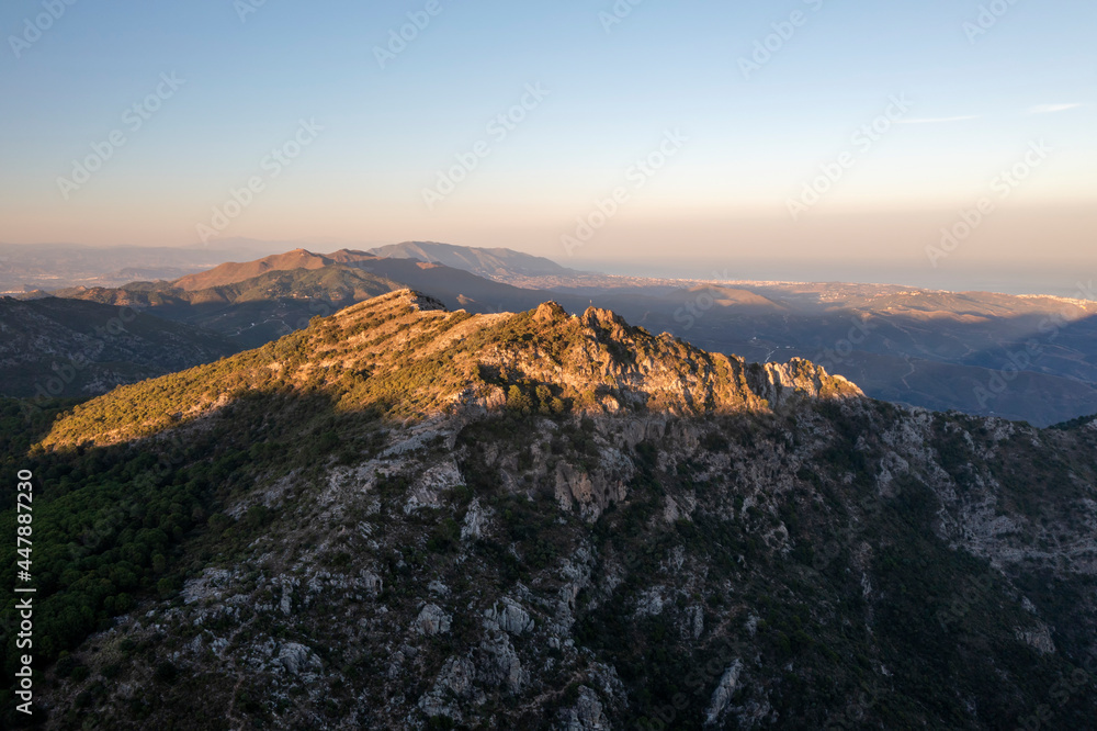 vista de la cima de tajo negro en sierra blanca, Málaga